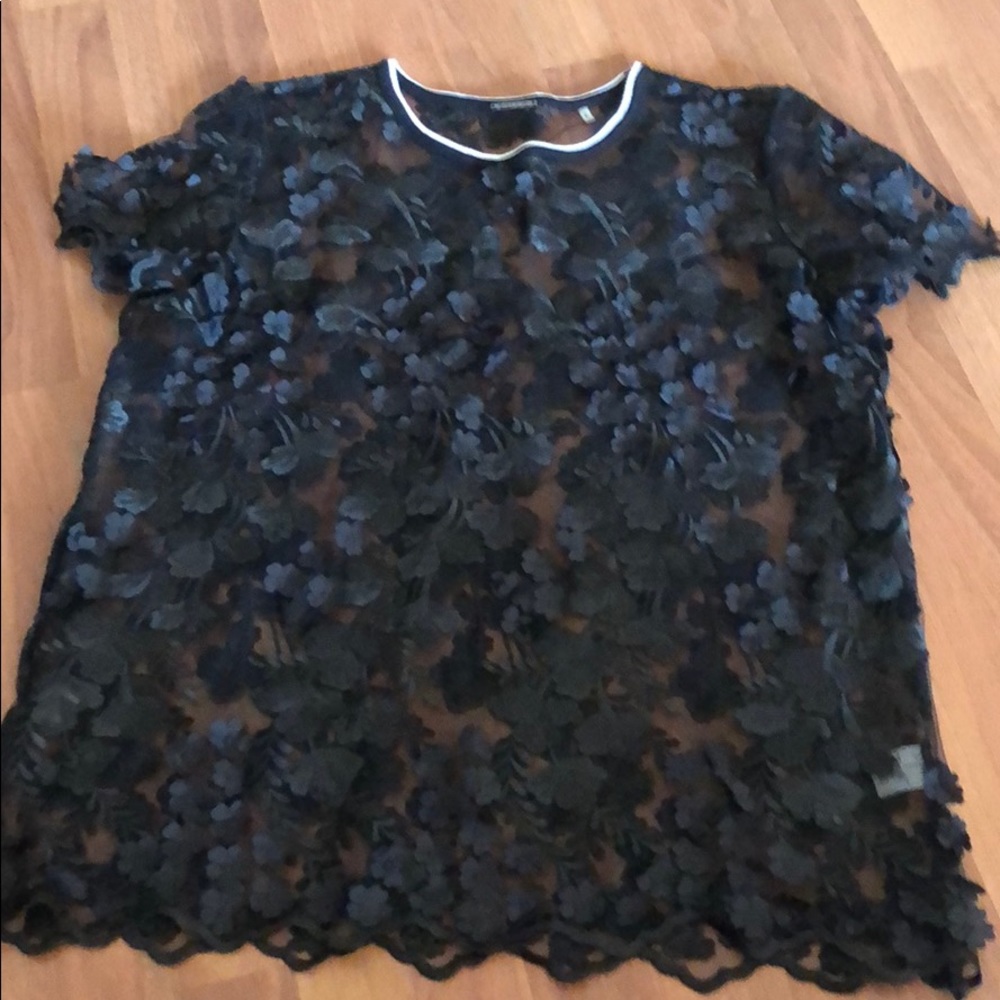 Elie Tahari sheer/lace Blouse